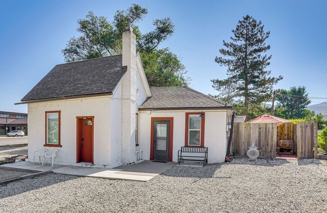 Kik-N-Bak Cottage w/Beautiful Mountain View