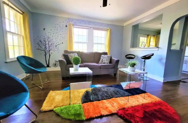 King bed and Queen Sofa bed/room TV Wifi