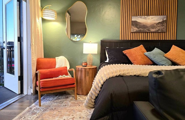 King Bed, Coffee Bar, Balcony, Hot Tub