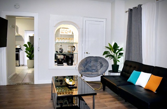 King Bed/Coffee Bar/Meditation Room/Remote Work/PacMan/30min to NYC