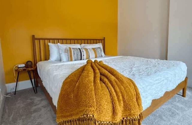 King Bed – Free Parking – Short North – Convention