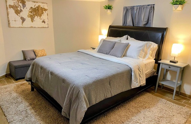 King Bed, Personal Parking & In-Unit Laundry!