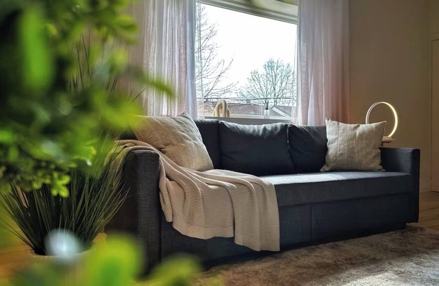 KING BED Private Patio & Parking Central Stay