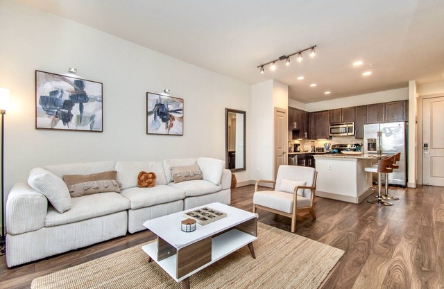 King bed suite in midtown’
