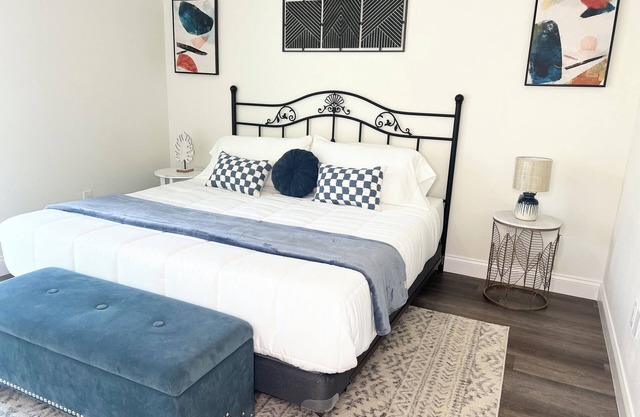 King Bed W/Fire-pit 3B2B Duplex in Marion oaks
