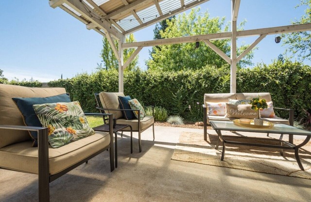 King Beds! - Clean and Spacious 5 bed 3 bath home