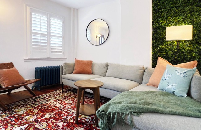 King Beds Driveway Outdoor Patio Historical House