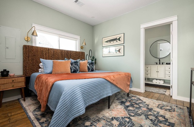 King beds*Professionally decorated*Close to Beach