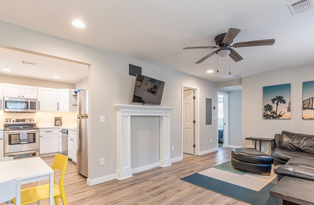 King Beds w/Own Baths! Prime Location!