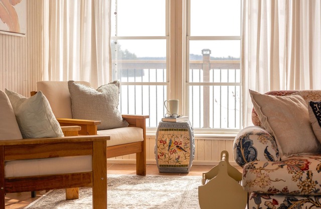 King Estate Rideau | Waterfront | Sleeps 16 | 4 Acres | Views!