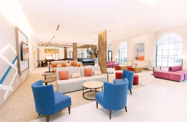 King Room Near Whole Foods Market ORL