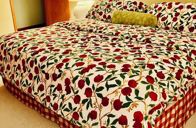 King Size Beds, Walk to Town, Mountain View Patio