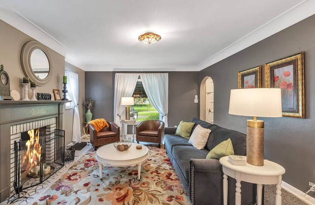 King-sized bed, Family and pet friendly, Full kitchen, Laundry room, Garage