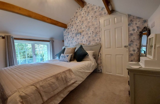 King sized double room - ensuite - garden view