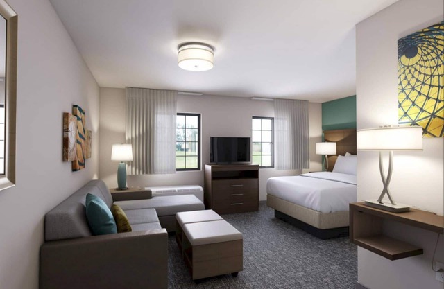 King Studio. Free Breakfast! Indoor Pool + Hot Tub. Close to Kootenai Health!