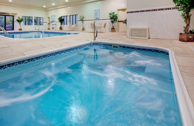 King Suite. Free Breakfast. Pool & Hot Tub. Great for Business Travelers!