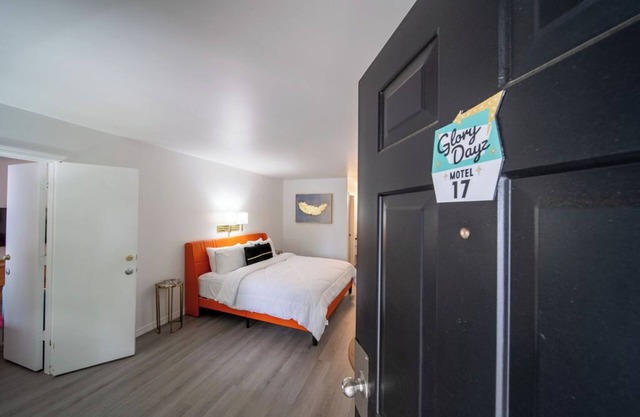King Suite Room #17 at GloryDayz