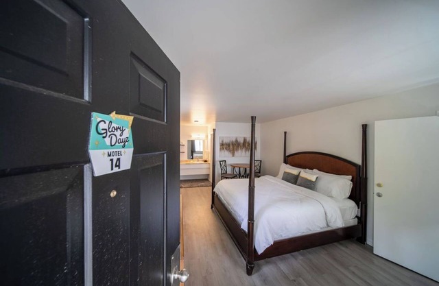 King Suite Room #14 at GloryDayz!