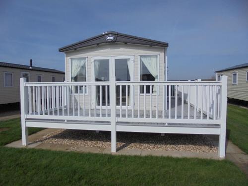 Kingfisher Windermere 6 Berth, Enclosed veranda, Close to site shop