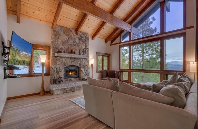 Kings Way Lake View by Tahoe Getaways - Spacious 4 BR w Private Hot Tub, Pool Table!