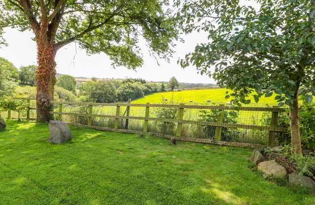 KINGSAND, pet friendly, luxury holiday cottage in Tideford