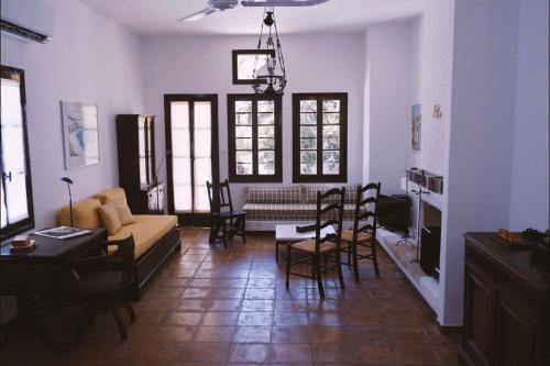 - Kioupi - 2 bedroom elegant and stylish house