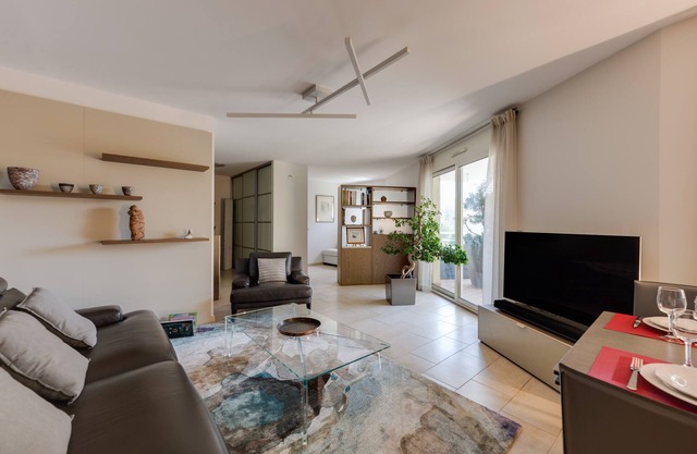 Kiss Cool - 2 bedroom apartment with terrace and garage