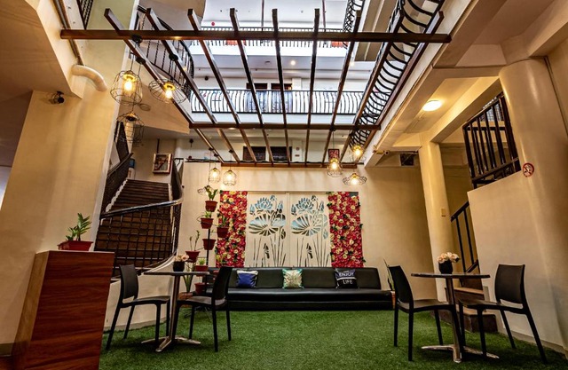 Kiwi Hotel