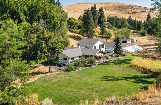 Klicker Mountain Homestead