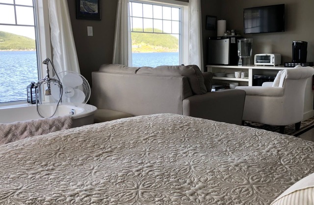 Knight’s Landing private upper suite located in Moretons Hbr on the ocean.