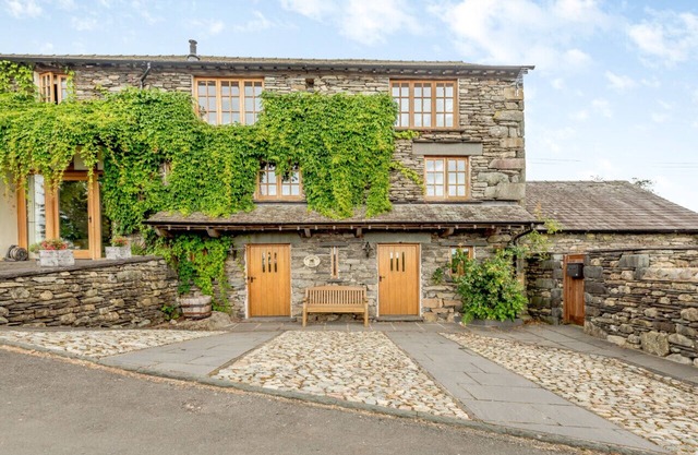 Knipe Fold Barn - Three Bedroom House, Sleeps 5