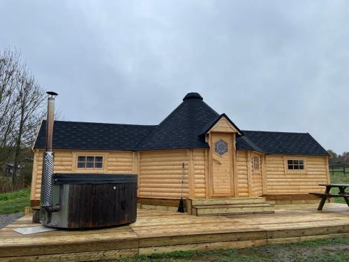 Kota finlandais avec bain nordique privatif et ferme pédagogique - FR-1-410-457
