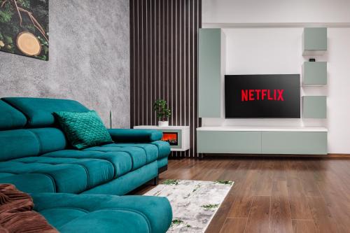 Kronsmart Apartment - Cozy Fireplace and Free Parking