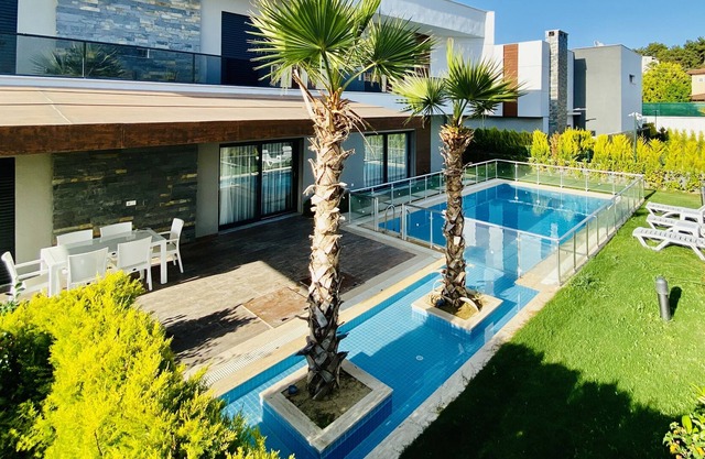 Kusadası'nda ozel havuzlu private villa NEWADA 8