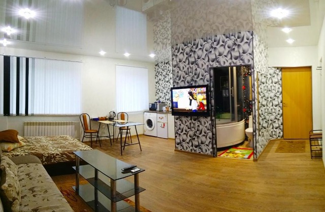 Квартира-студия “Зазеркалье“