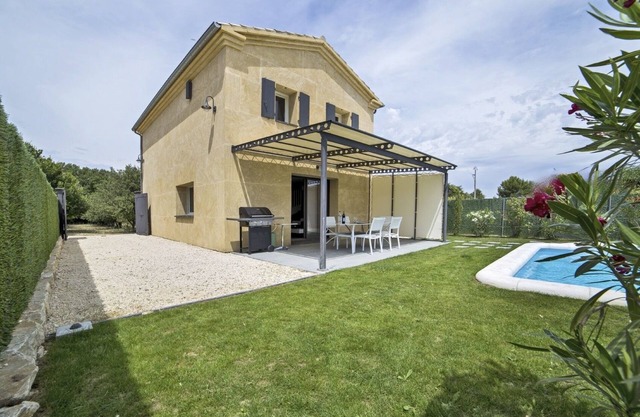 L'OUSTAOU, PRIVATE POOL & AIR CONDITIONING FOR 5 PEOPLE. Rated 3 *