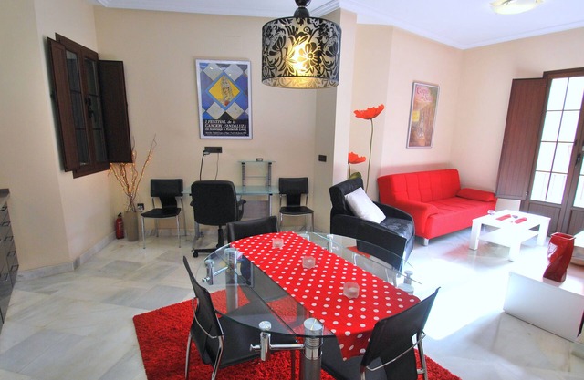 L4. 2 Bedrooms Apartment With Balcony/Wifi/Air Conditioning/Kitchen in Historic Center