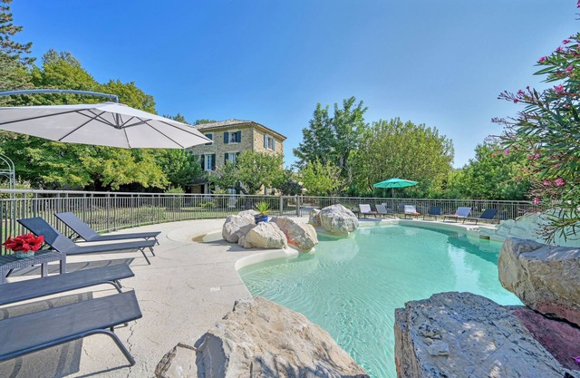 La Bastide des Princes - Indoor and outdoor swimming pool