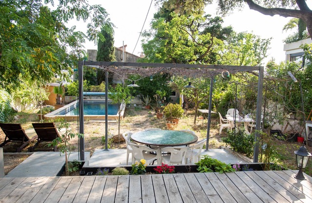 La Campagne au Coeur de Marseille ! Maison au Calme Avec Grand Jardin et Piscine