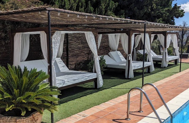 La Cañota Superior King Room Adults Only, bedroom and ensuite bathroom and WIFI