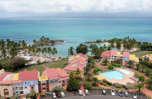 La "Caret" 3 bedrooms swimming pool and beach access, rated 4 stars