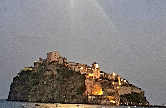 La Casa di Claudio-3 BDR Apartment- Modern comfort - Perfect Location in Ischia