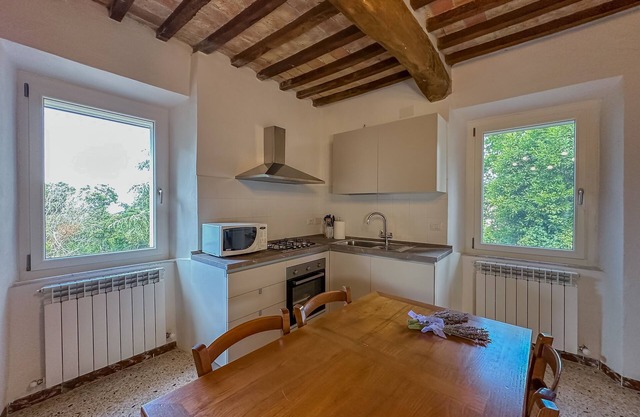 La Casa Di Giuliana two-room apartment surrounded by greenery with private parking and garden