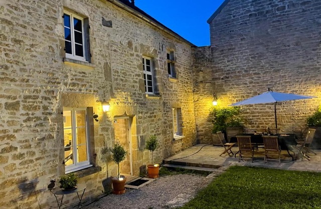 La Closerie de Gigny Maison Templiere avec Piscine,jacuzzi