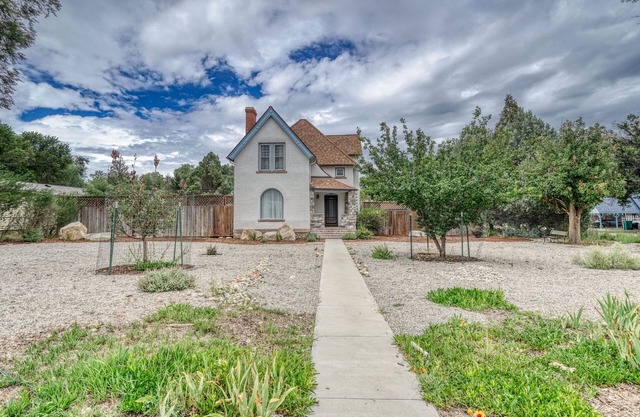 La Dimora: Beautiful Victorian, Great for Large Groups. Nice stroll to downtown!