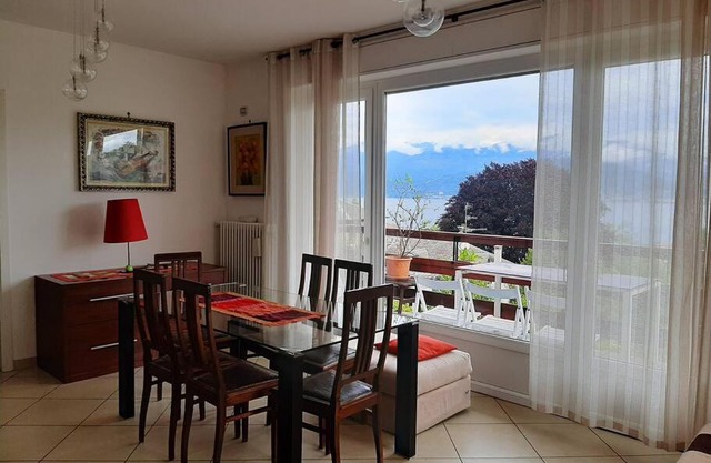 La finestra sul lago - in villa con vista e posto auto coperto