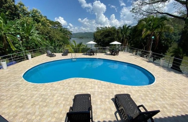 LA FLORESTA ISLA DEL SoL