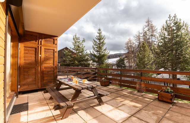 La Joue du Loup, flat for 4 with terrace