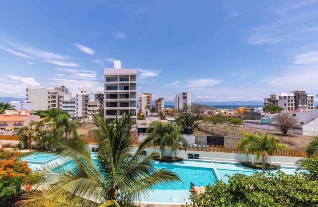 La Joya 313 Superb 2 BR Condo Close Proximity to Restaurants and Marina