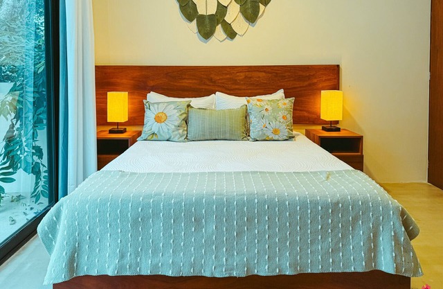 La Linda Luxury Two Story Apartment Huge Terrace Next to the Pool